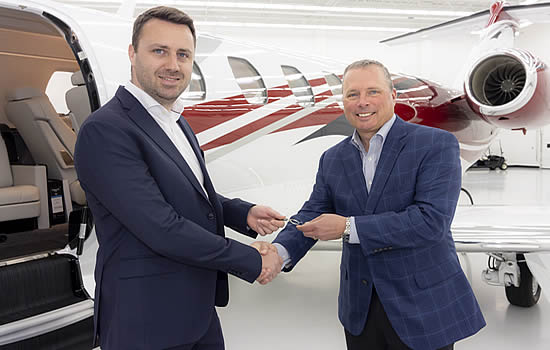 Ward Bonduel, CEO of Luxaviation Belgium (left), with Lannie O'Bannion, SVP Global Sales & Flight Operations, Textron Aviation.